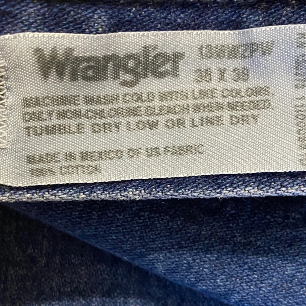 Wrangler Men's 13MWZ Jeans. Size 38x38 - Picture 3 of 3